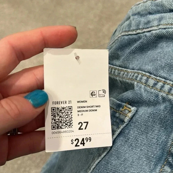 Boyfriend High Waisted Light Blue Washed Distressed Jean Shorts. Size 27 - Picture 9 of 9